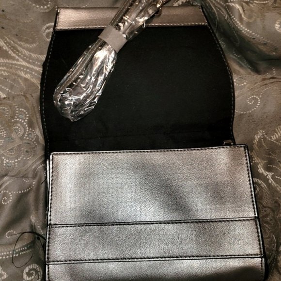 NEW Summer & Rose Silver Gray Clutch with Removable Shoulder Strap - Picture 3 of 4